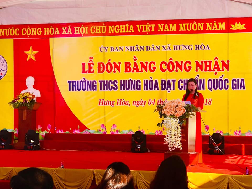 Hiệu trưởng Tăng Thị Thu Hiền đọc diễn văn khai mạc lễ đón chuẩn